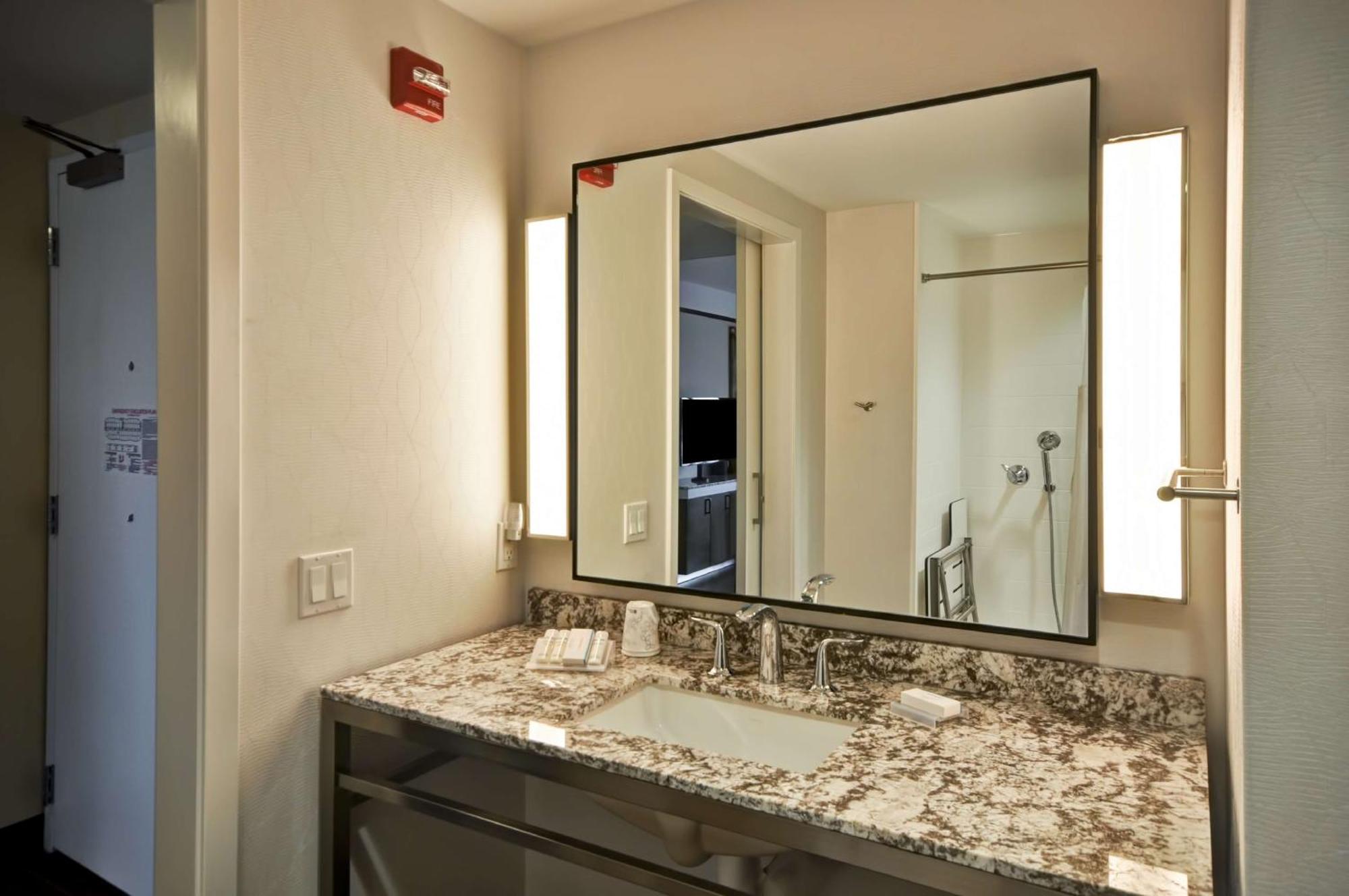 Hilton Garden Inn Detroit Troy Εξωτερικό φωτογραφία